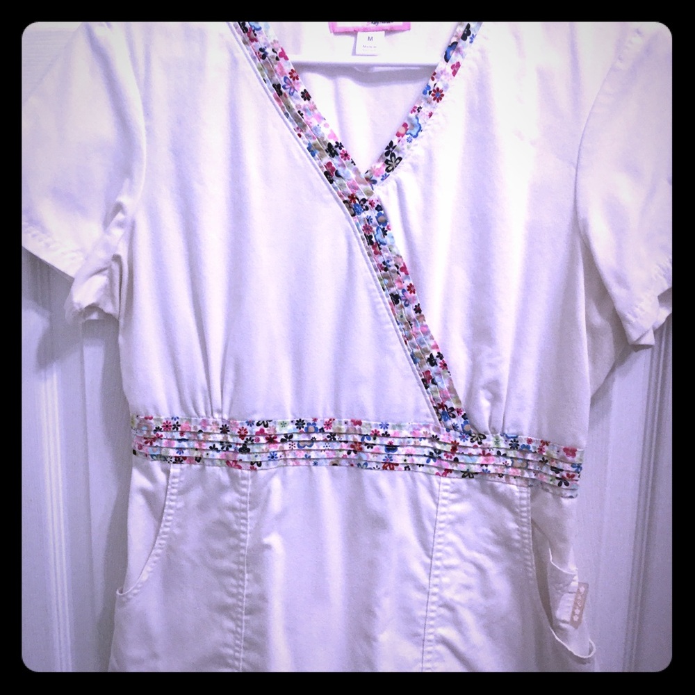 👚Koi scrub top🏥